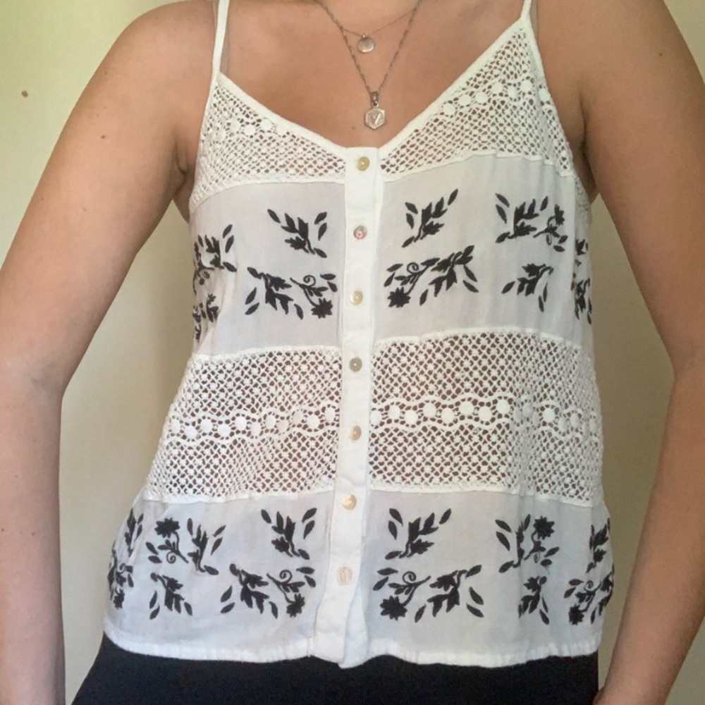 forever 21 tank top with lace and flower detailing